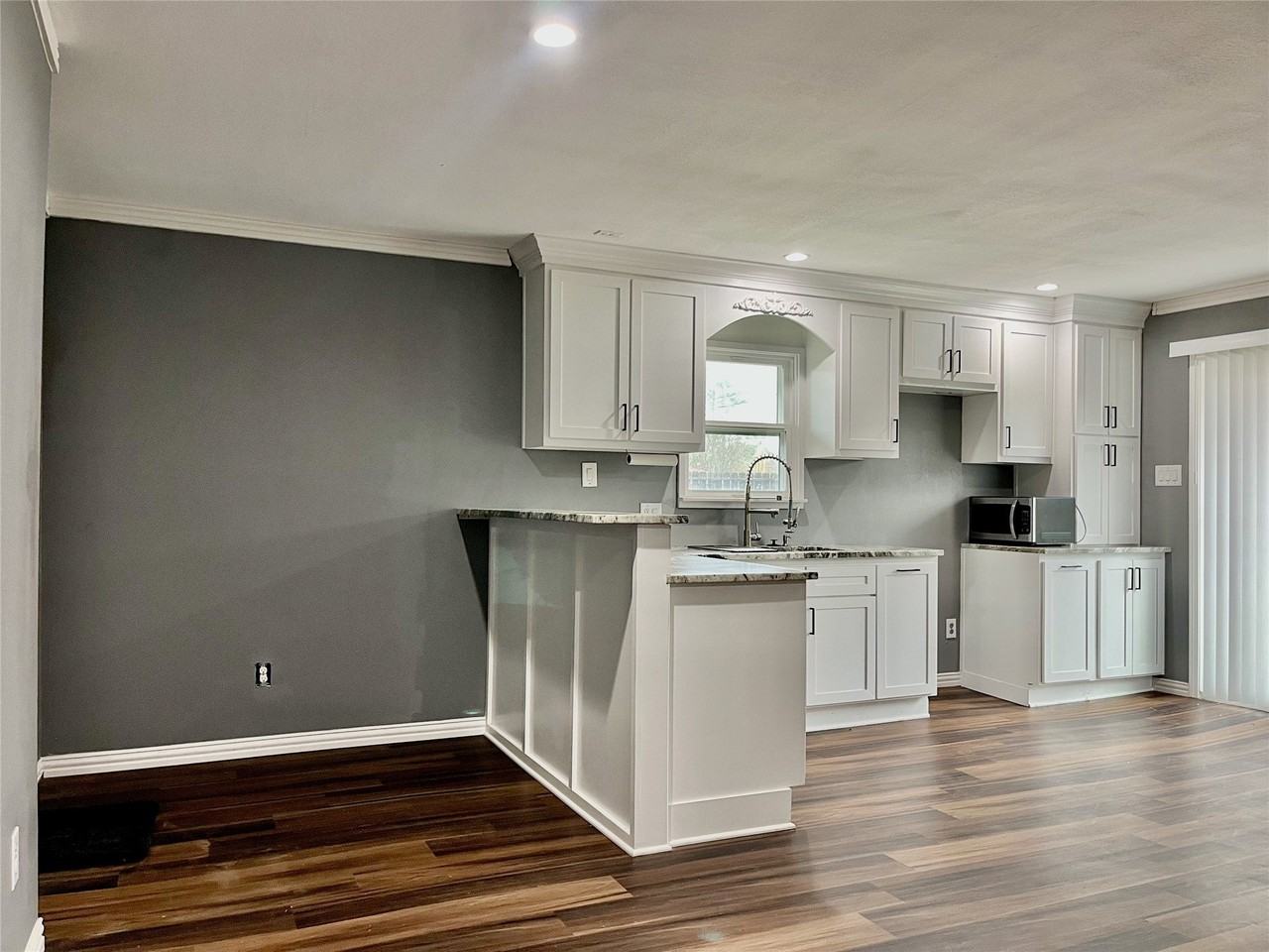 8106 Anacortes St - Photo 4 of 18