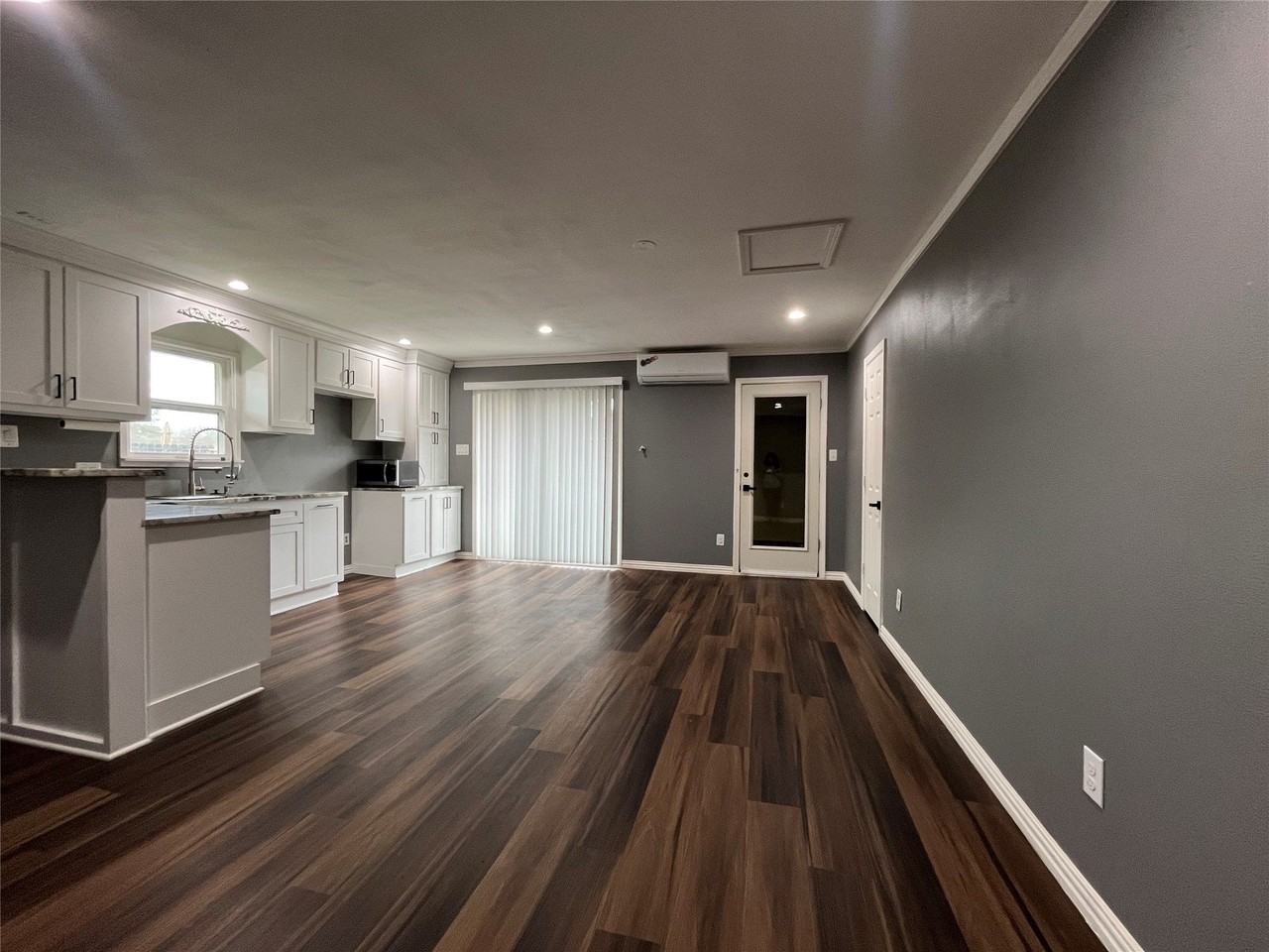 8106 Anacortes St - Photo 5 of 18