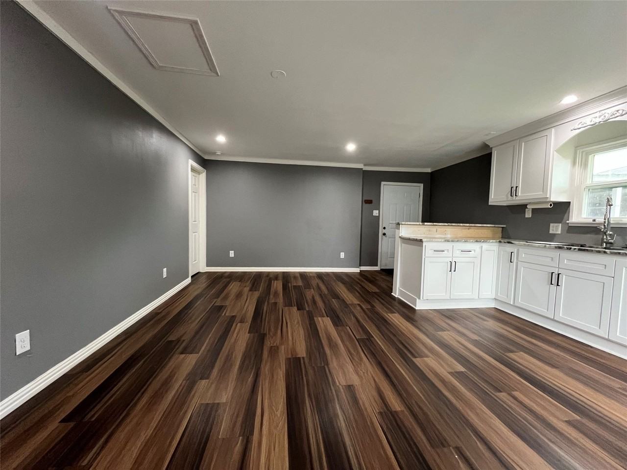 8106 Anacortes St - Photo 6 of 18