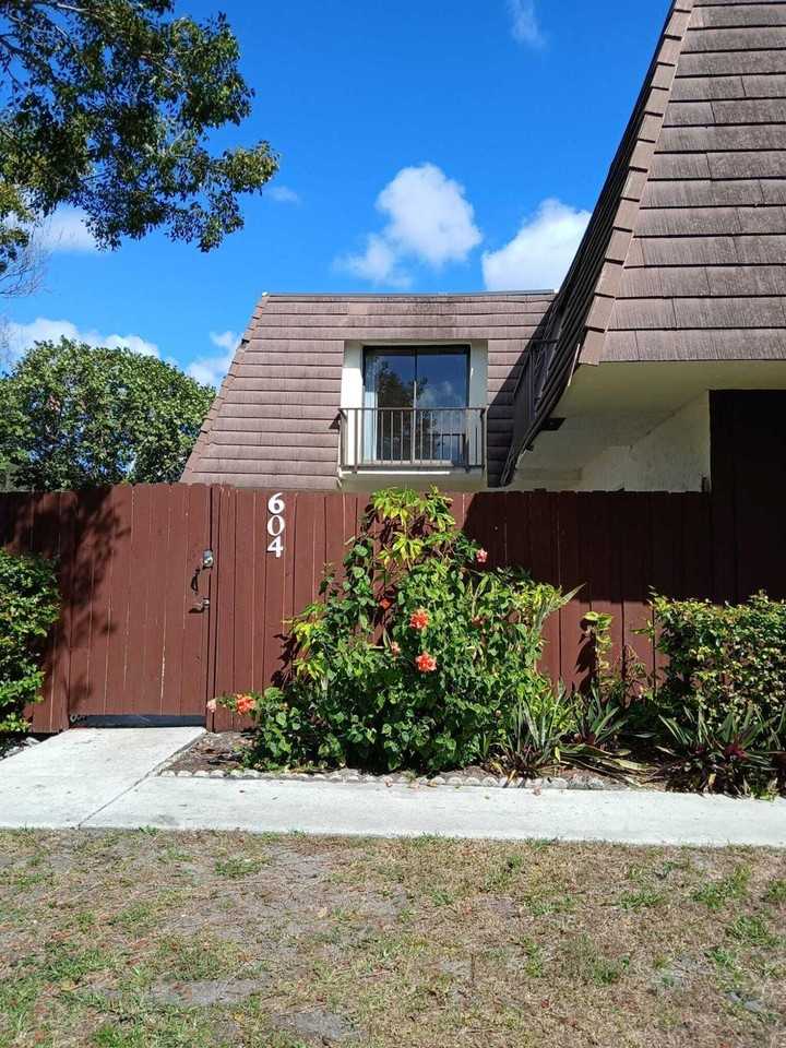 604 Miramar Ln - Photo 2 of 40