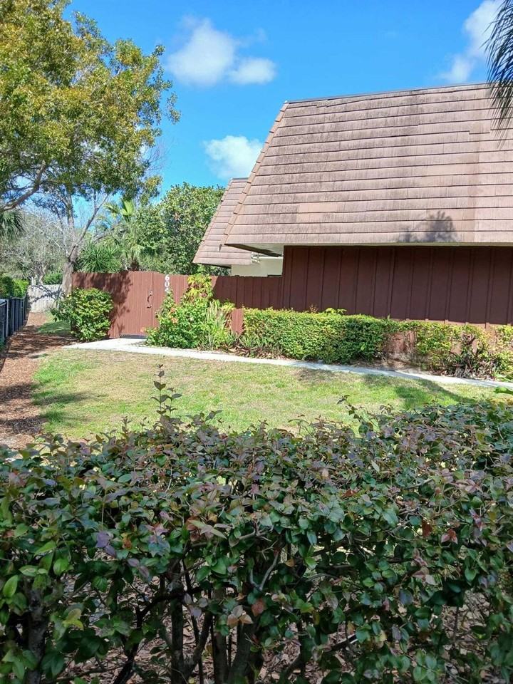 604 Miramar Ln - Photo 4 of 40