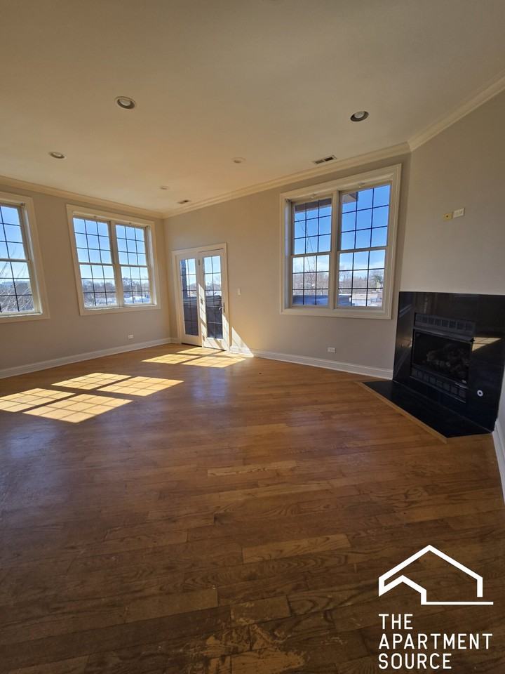 2338 W Morse Ave #2 - Photo 2 of 17