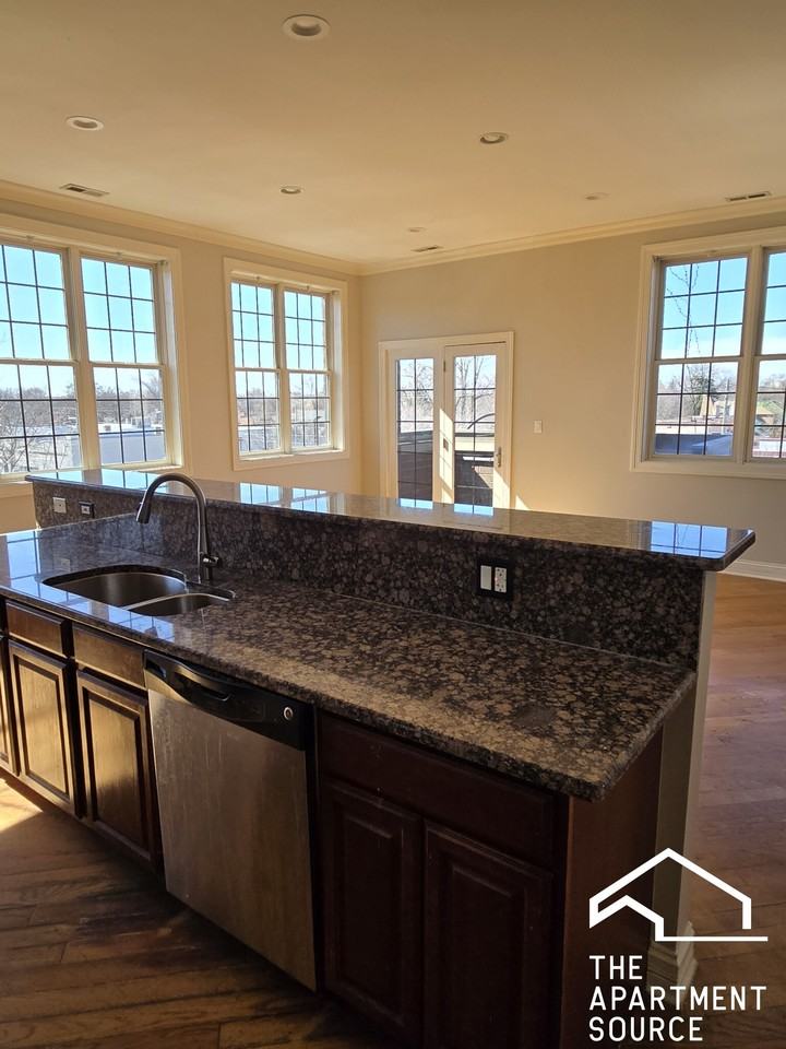 2338 W Morse Ave #2 - Photo 3 of 17