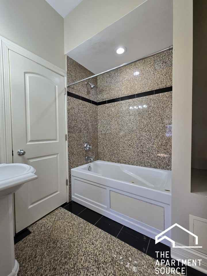 2338 W Morse Ave #2 - Photo 7 of 17