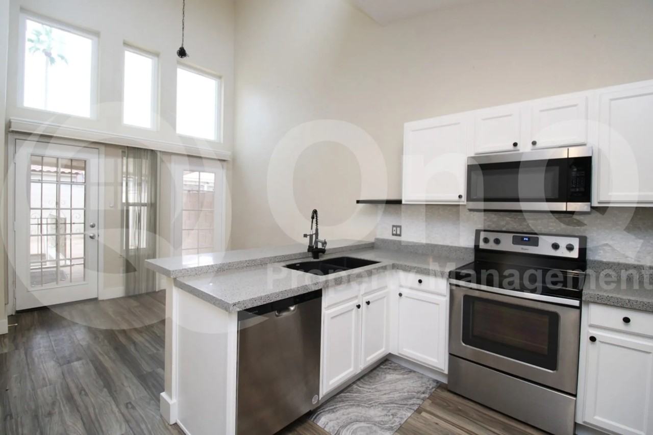 3131 W Baylor Ln - Photo 3 of 30