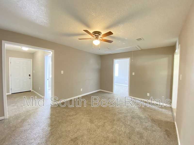 909 West Hazel Street - Photo 2 of 8