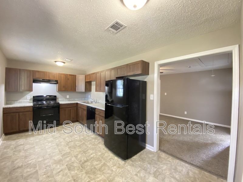 909 West Hazel Street - Photo 3 of 8