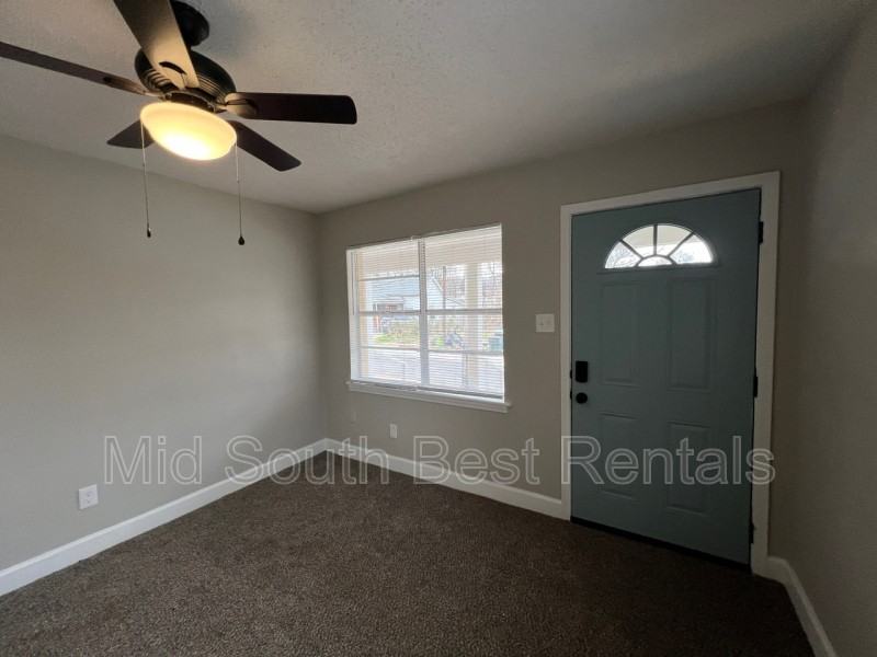 1846 Farrington St - Photo 2 of 7