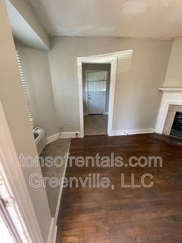 367 Palmer St - Photo 4 of 9