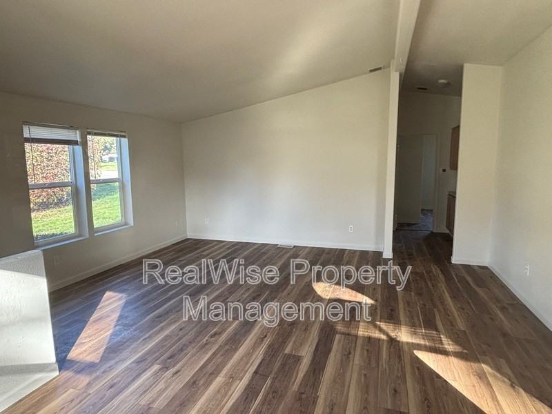 120 Woodland Dr - Photo 3 of 14