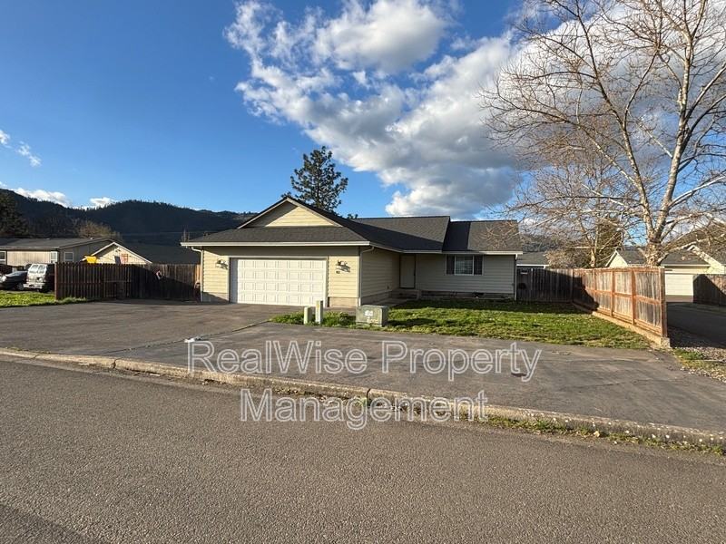 145 Arnold Ln - Photo 2 of 19