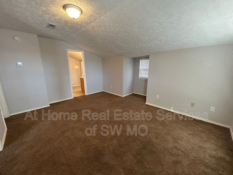 2177 Walk On Dr #D - Photo 2 of 9