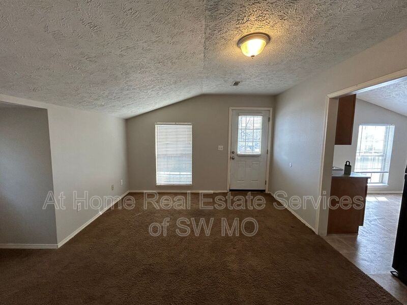 2177 Walk On Dr #D - Photo 3 of 9