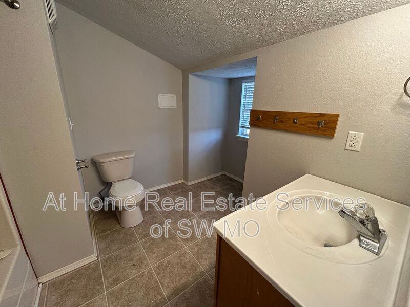 2177 Walk On Dr #D - Photo 6 of 9