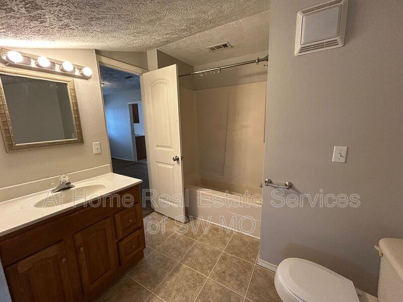 2177 Walk On Dr #D - Photo 7 of 9