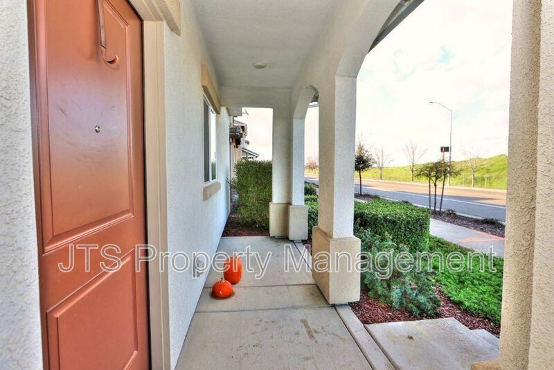 3712 Bayou Way - Photo 3 of 50