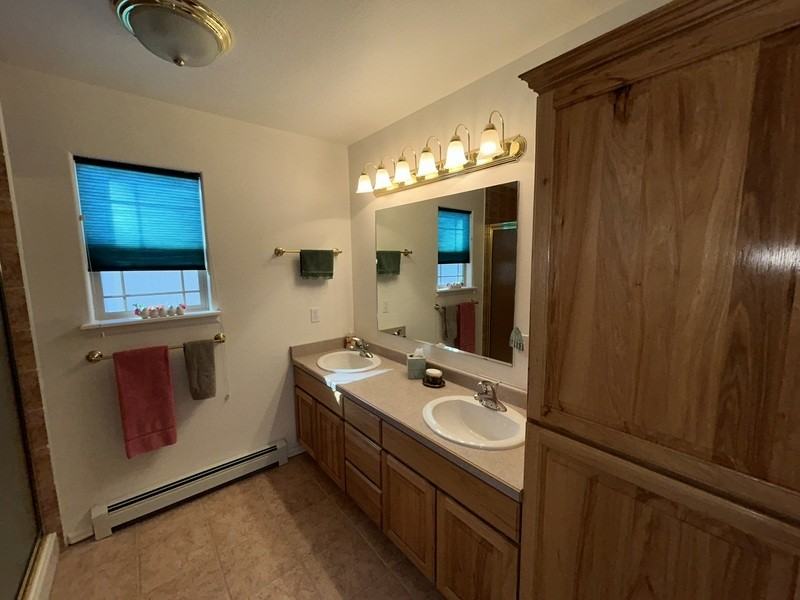 815 Lincoln Ct - Photo 3 of 19