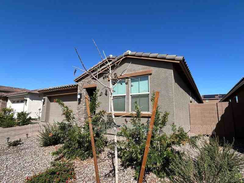 16768 W Sierra St - Photo 3 of 26