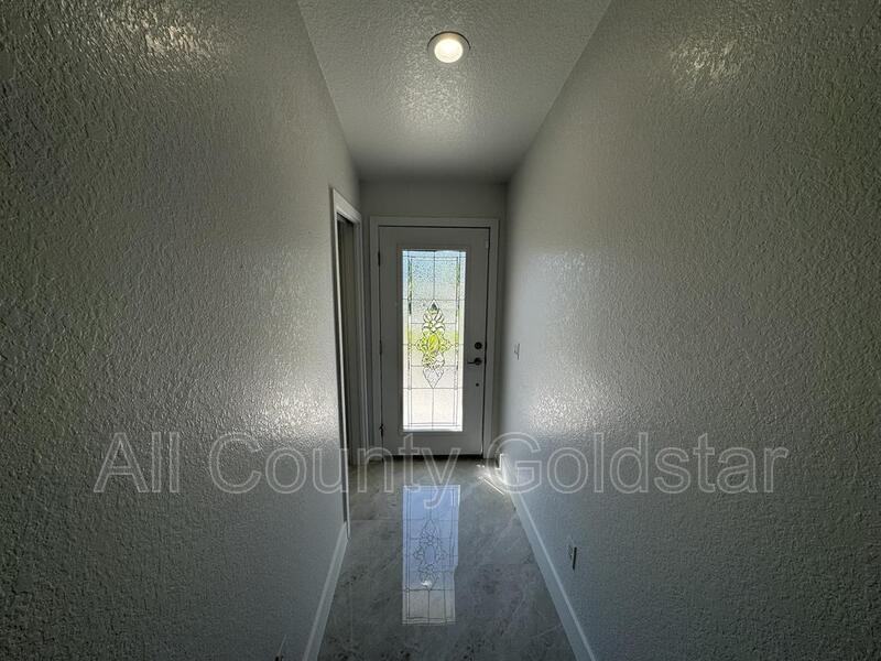 10743 Kearsarge Cir - Photo 3 of 25