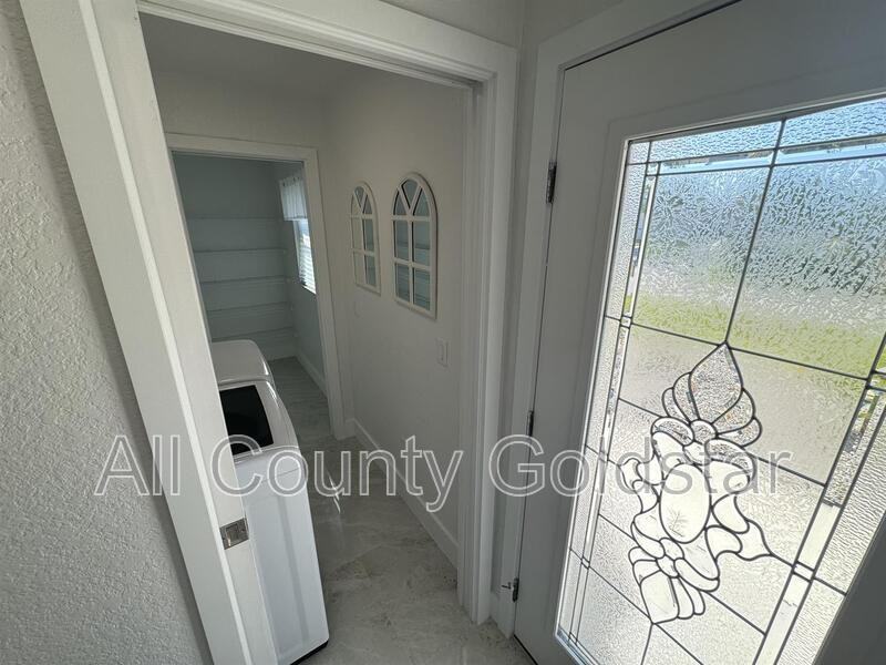 10743 Kearsarge Cir - Photo 4 of 25