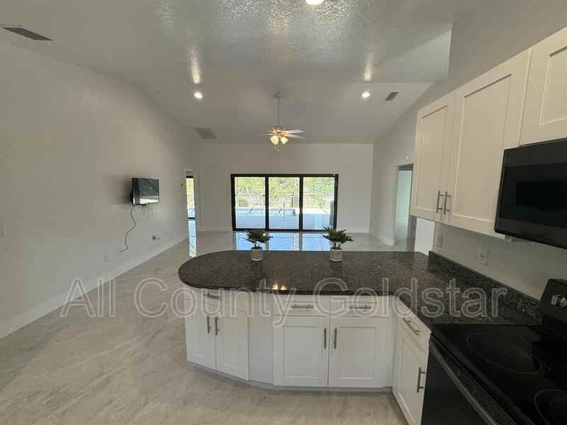 10743 Kearsarge Cir - Photo 7 of 25