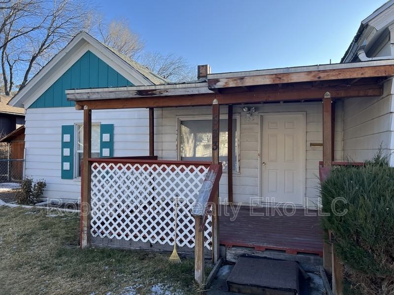 533 8th St - Photo 3 of 21