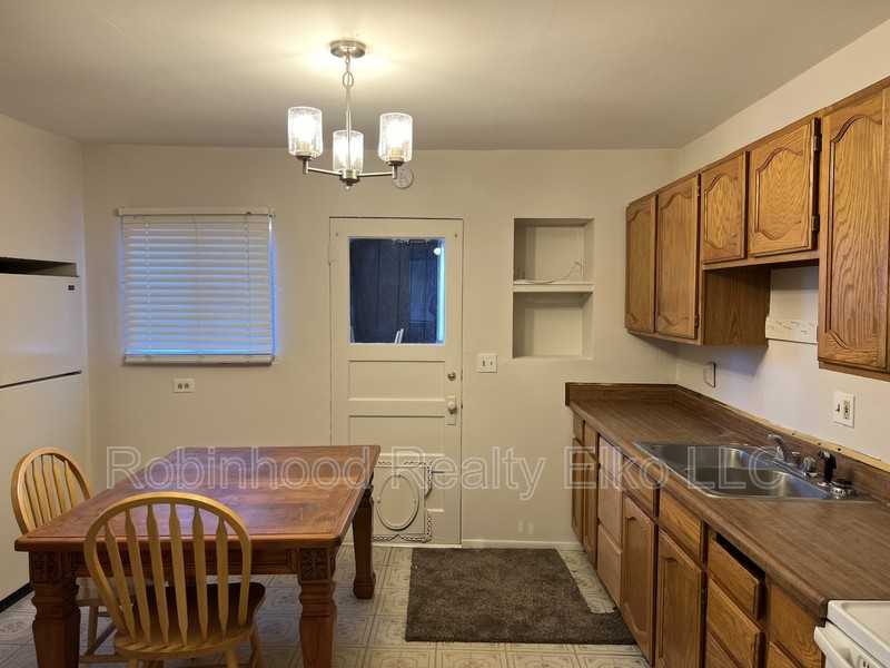 533 8th St - Photo 7 of 21