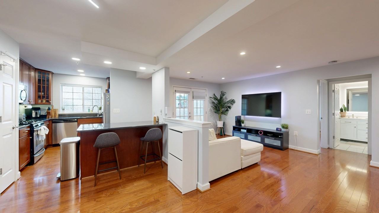 4127 S Four Mile Run Dr #201