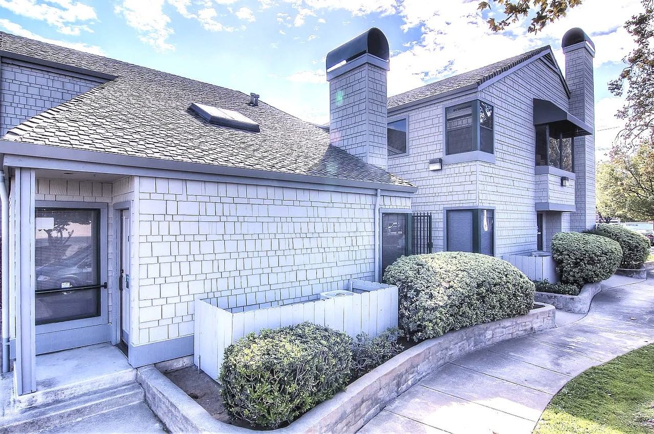 222 W Lockeford St - Photo 2 of 20