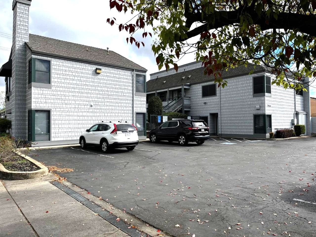 222 W Lockeford St - Photo 3 of 20