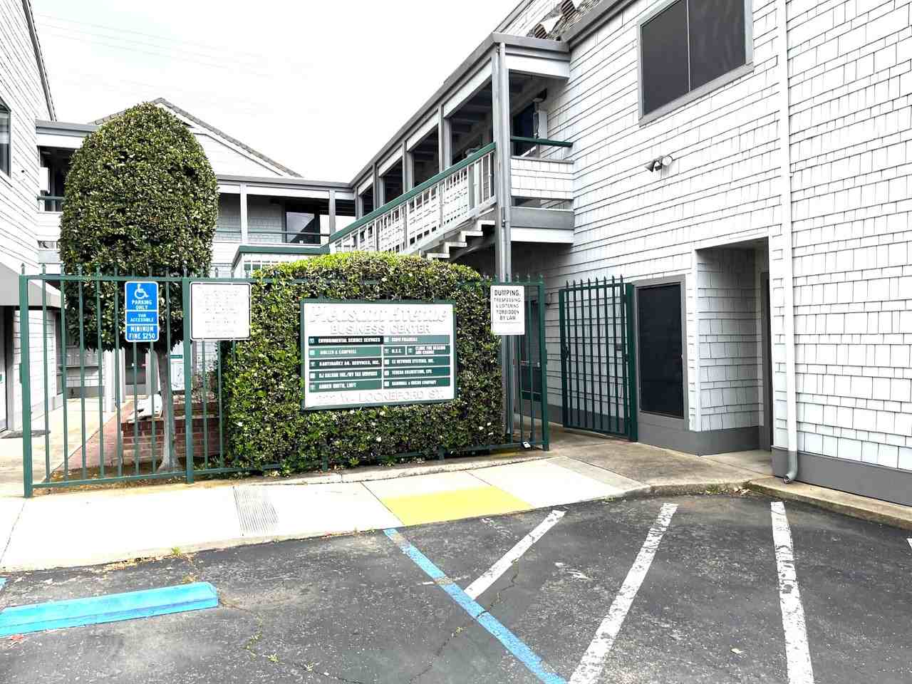 222 W Lockeford St - Photo 4 of 20