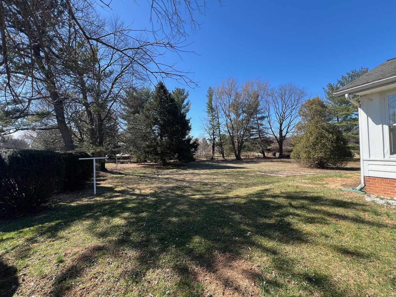 7419 Hayward Rd - Photo 4 of 18
