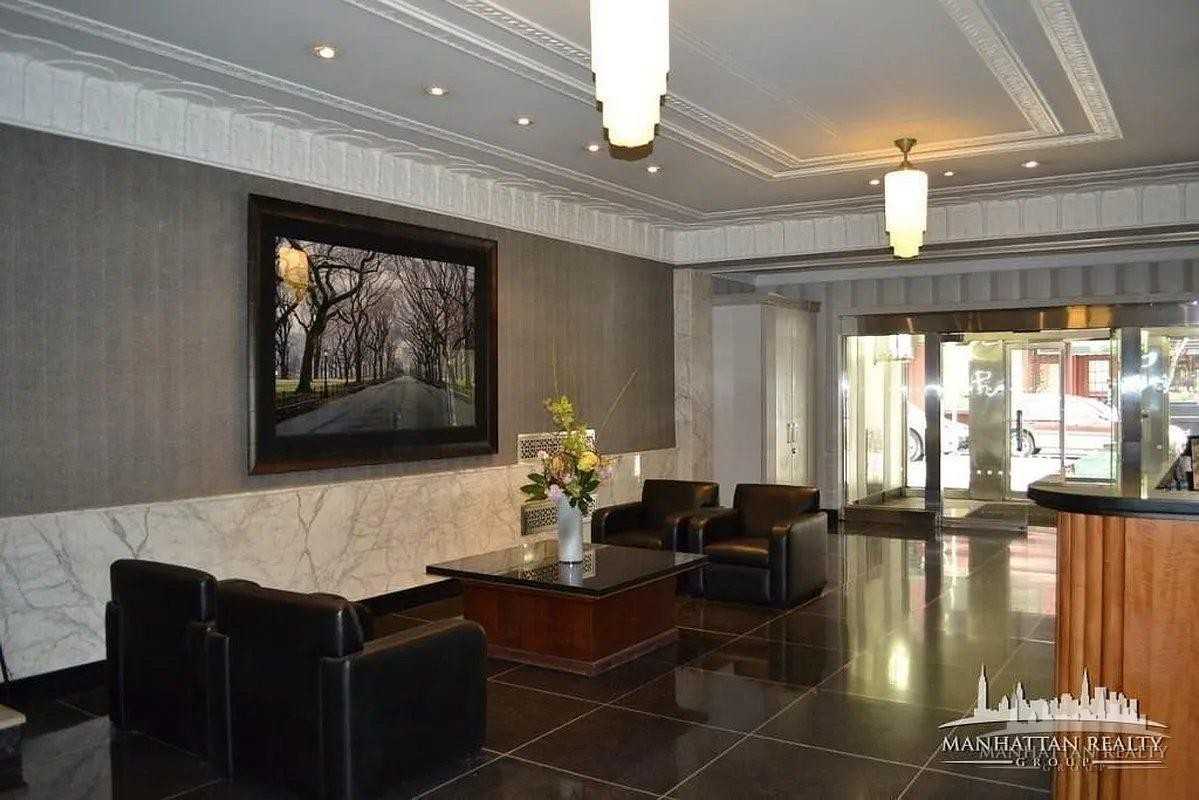 95 Christopher St #4I - Photo 7 of 8