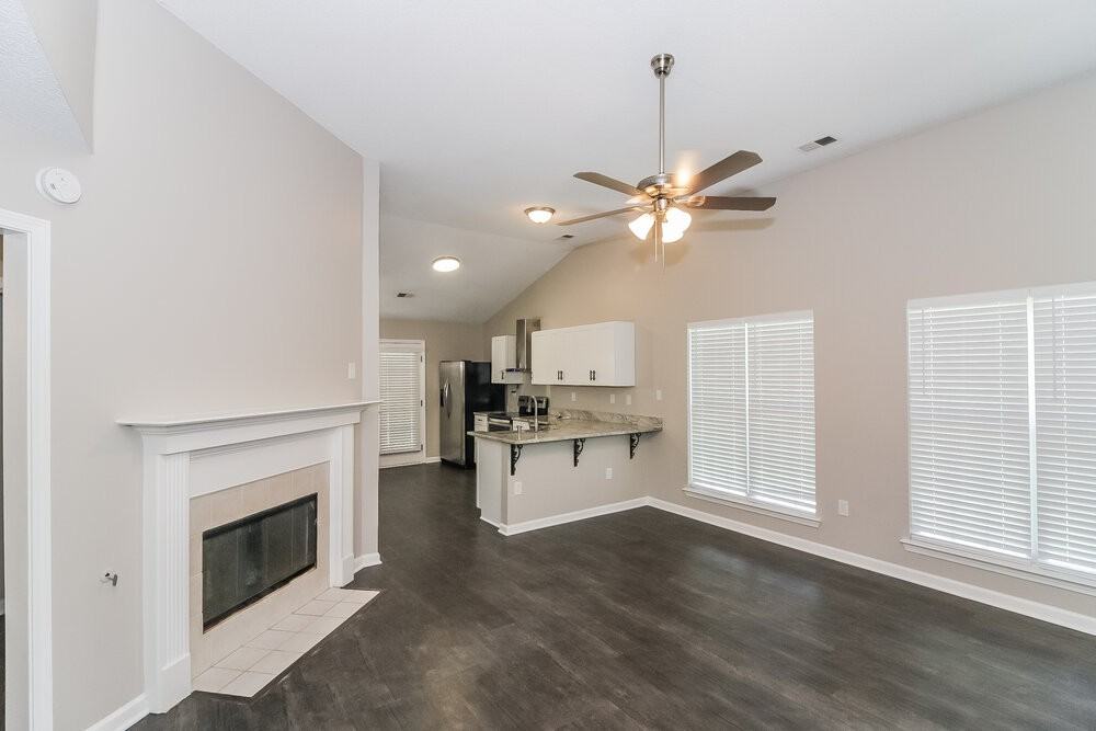 10678 Pecan Meadow Dr N - Photo 4 of 16