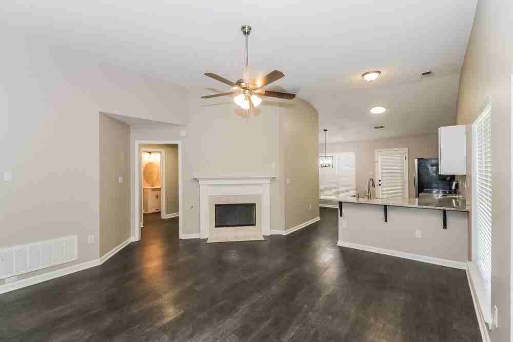 10678 Pecan Meadow Dr N - Photo 5 of 16
