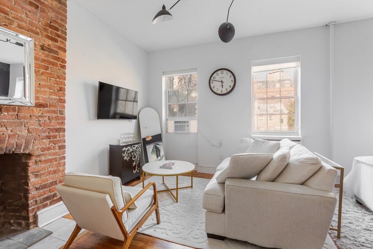 333 W 11th St #1055584P - Photo 2 of 15