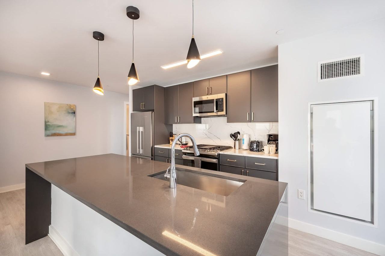 333 Huguenot Street - Photo 3 of 33