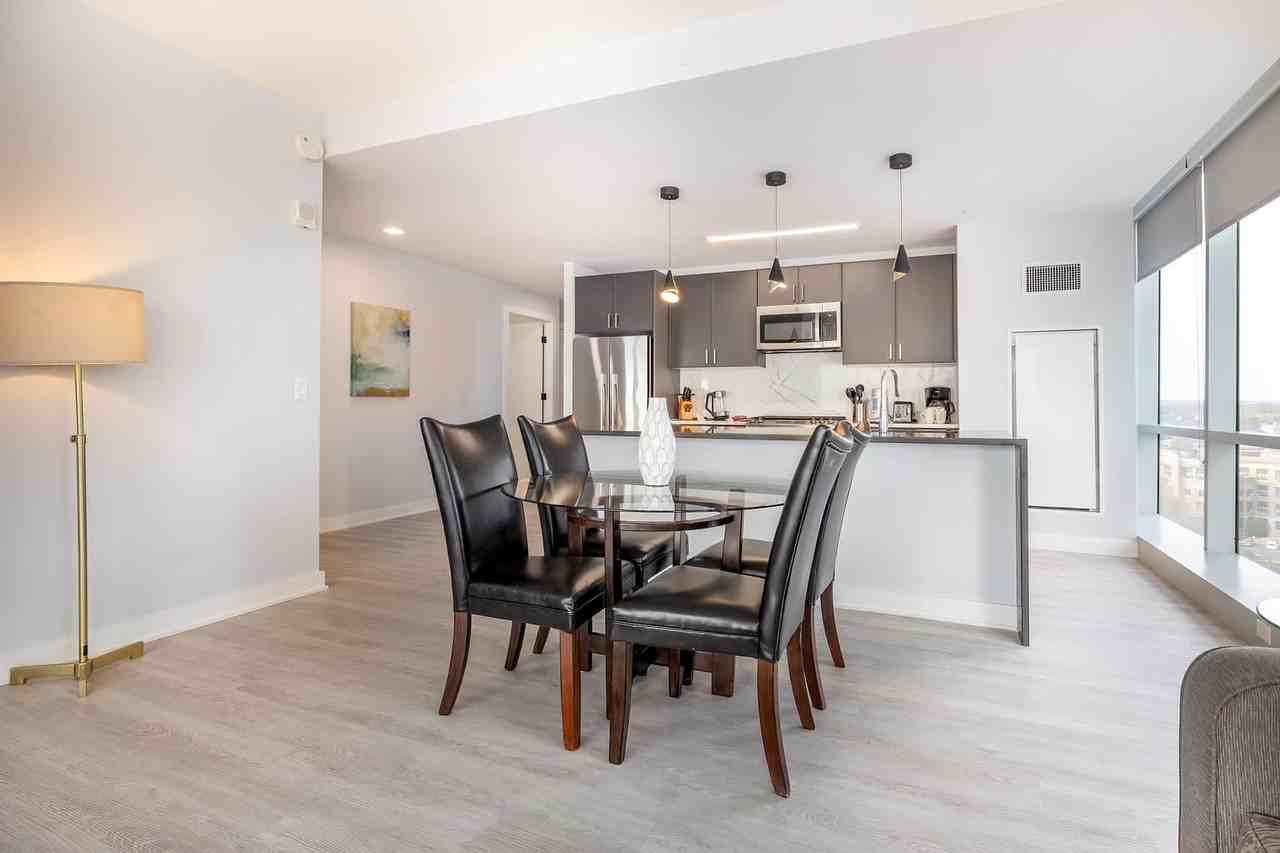 333 Huguenot Street - Photo 5 of 33