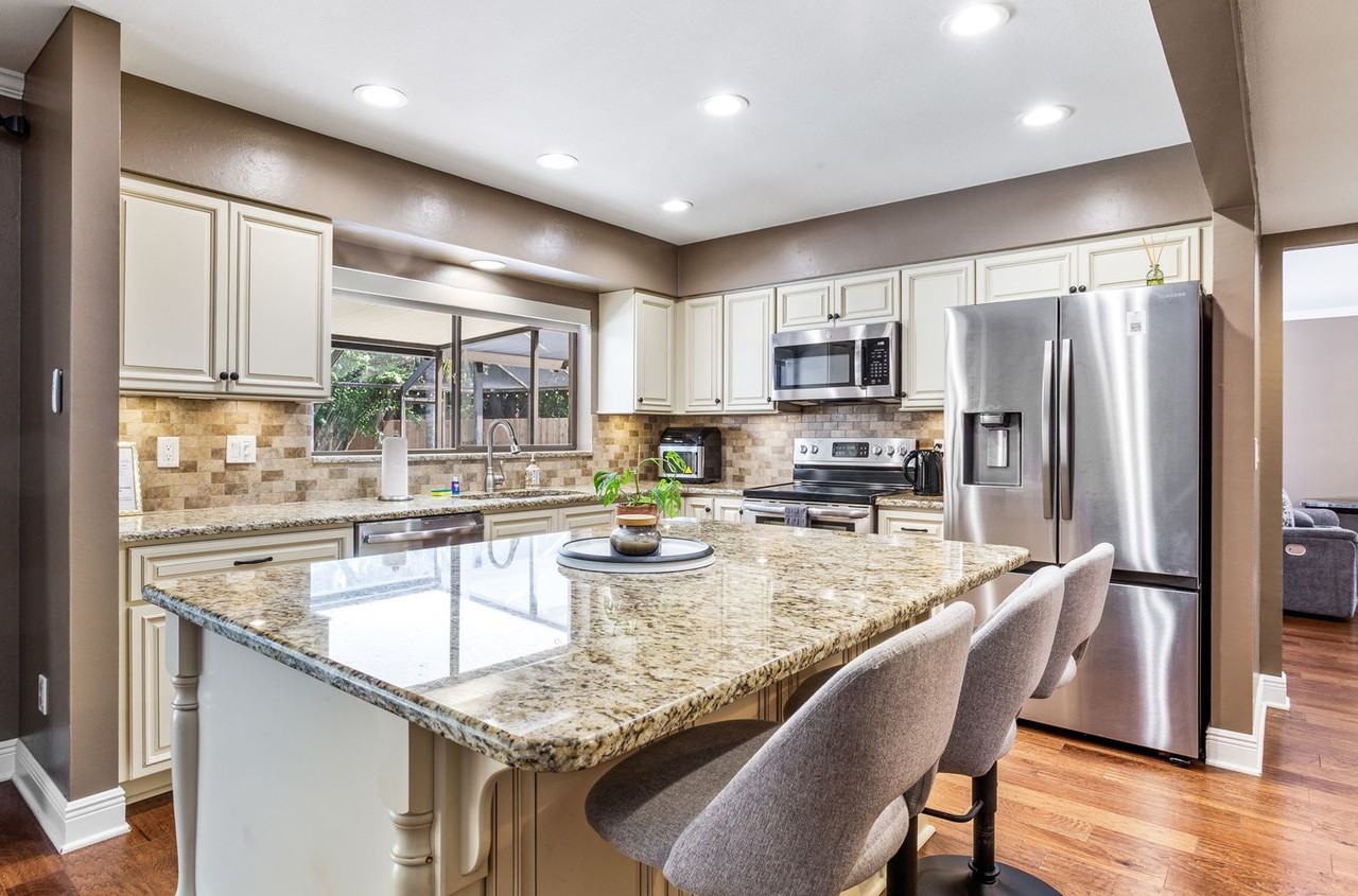 6010 Soaring Ave #1053149P - Photo 6 of 33