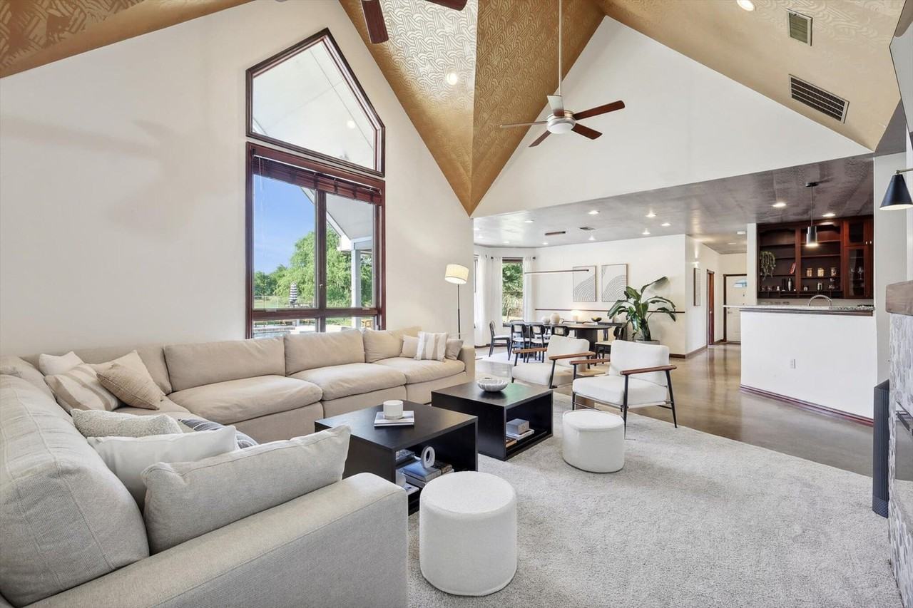 12161 Hill Country Cir #1056425P - Photo 2 of 38