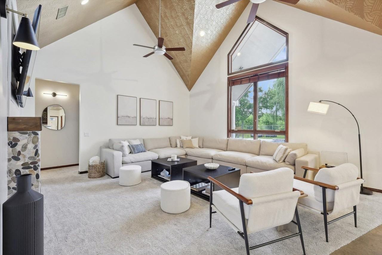 12161 Hill Country Cir #1056425P - Photo 3 of 38