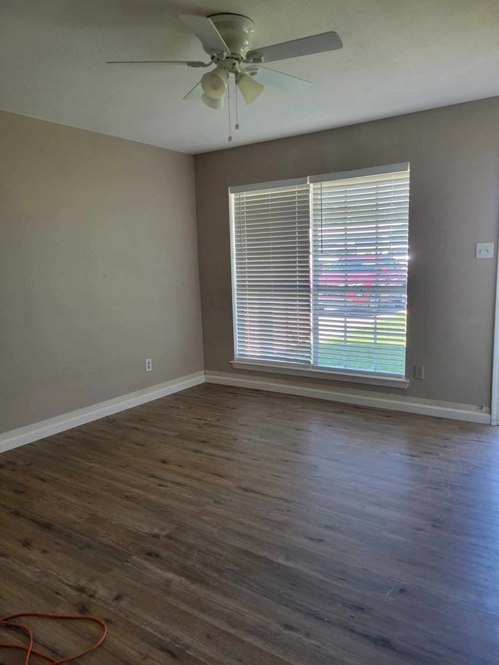 6208 Washington Ave - Photo 4 of 10