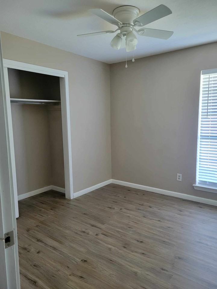 6208 Washington Ave - Photo 3 of 10