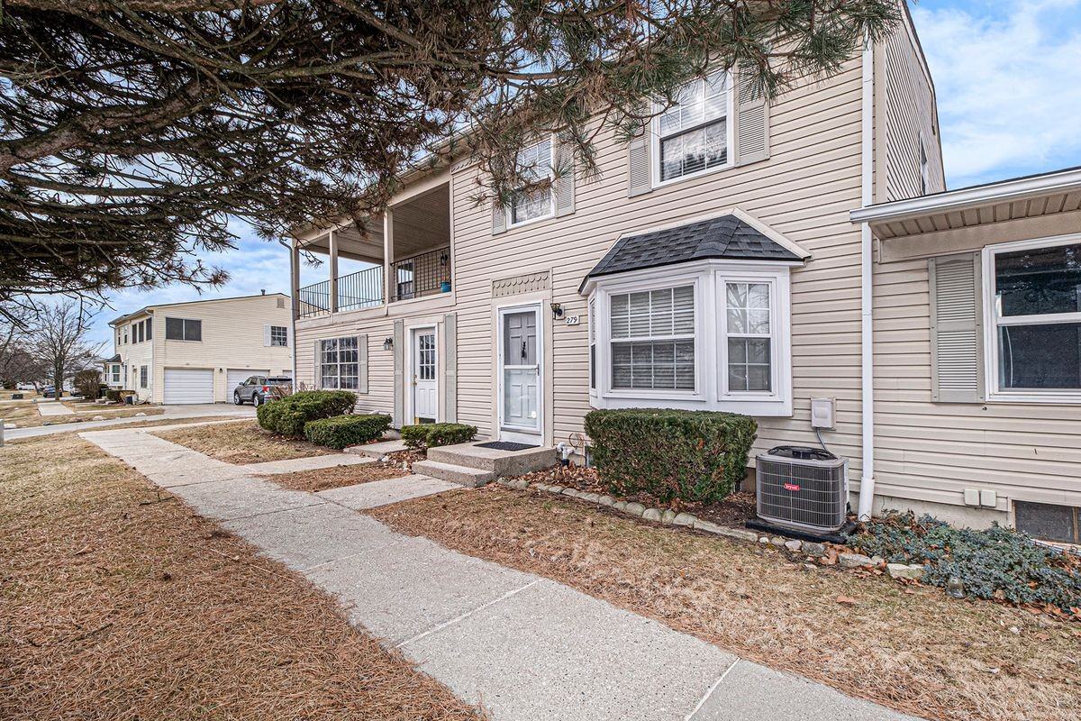 279 Lake Village Dr - Photo 3 of 19