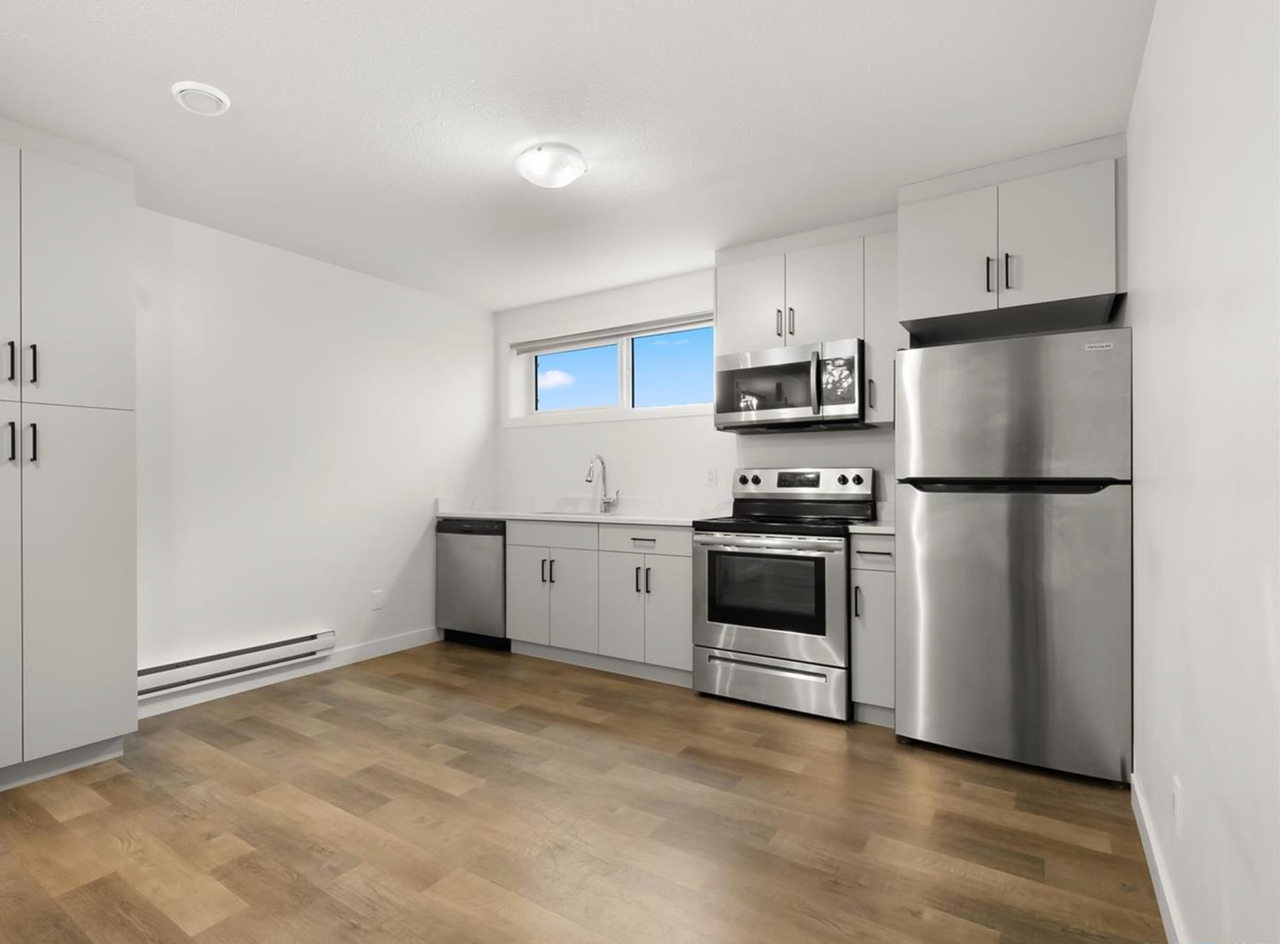 5217 Green Crescent B - Photo 3 of 11