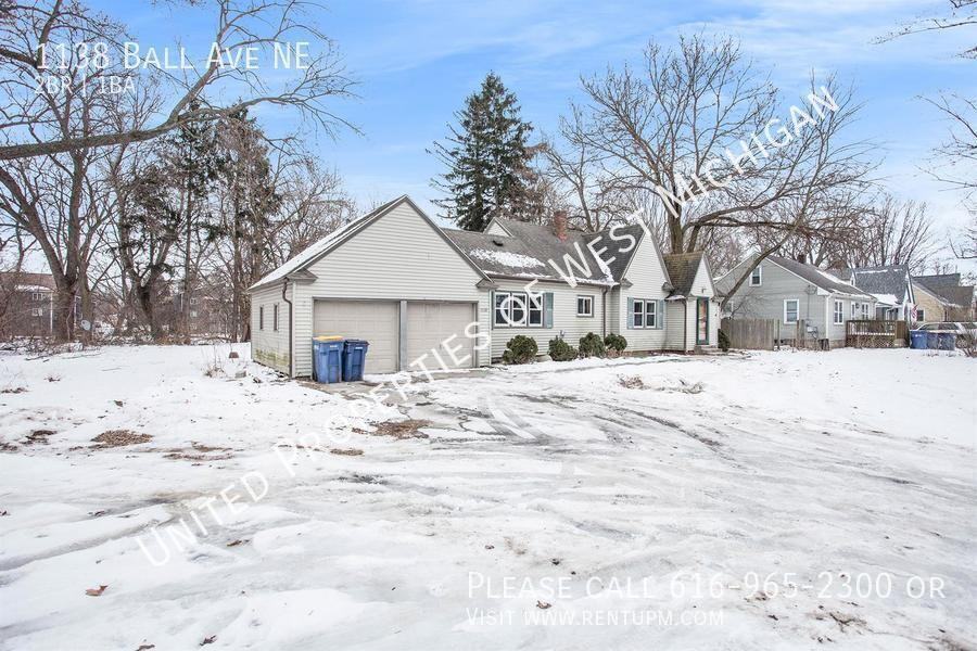 1138 Ball Ave Ne - Photo 2 of 16