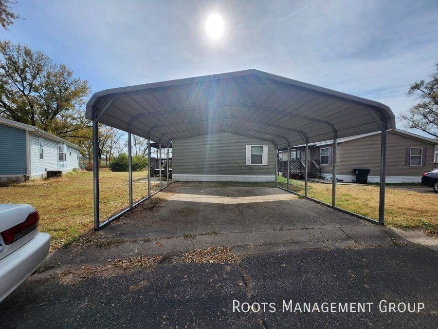 121 Ne Coachlight Dr #121 - Photo 2 of 11