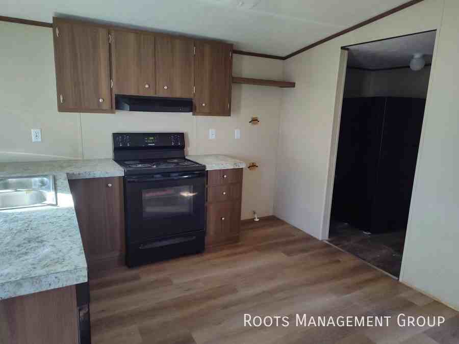 47 Oak St #47 - Photo 3 of 9