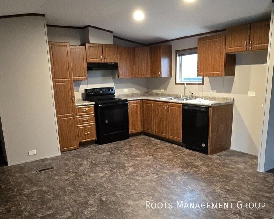 16 Riviera Courts Dr #16 - Photo 3 of 10