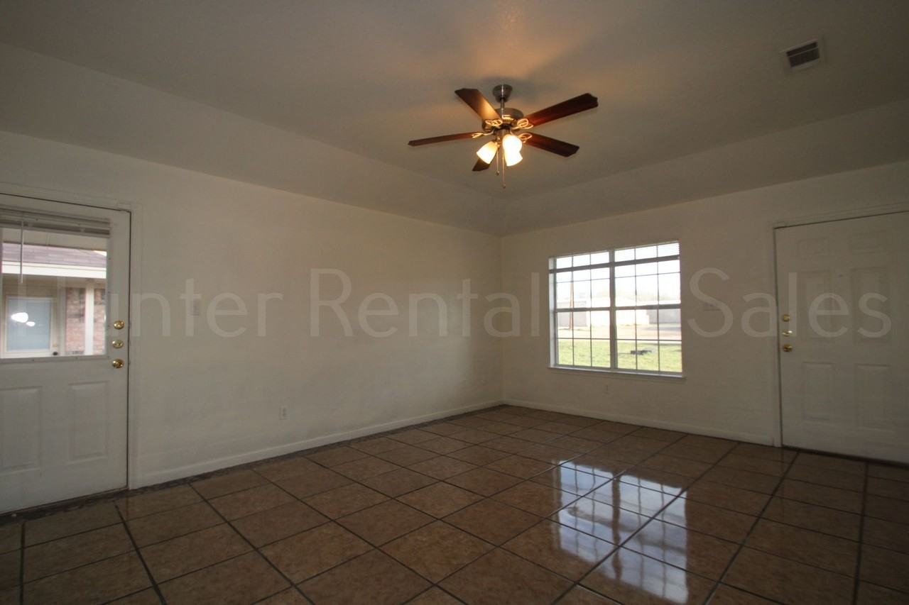 1518 Shoshoni Trl Unit B - Photo 5 of 24